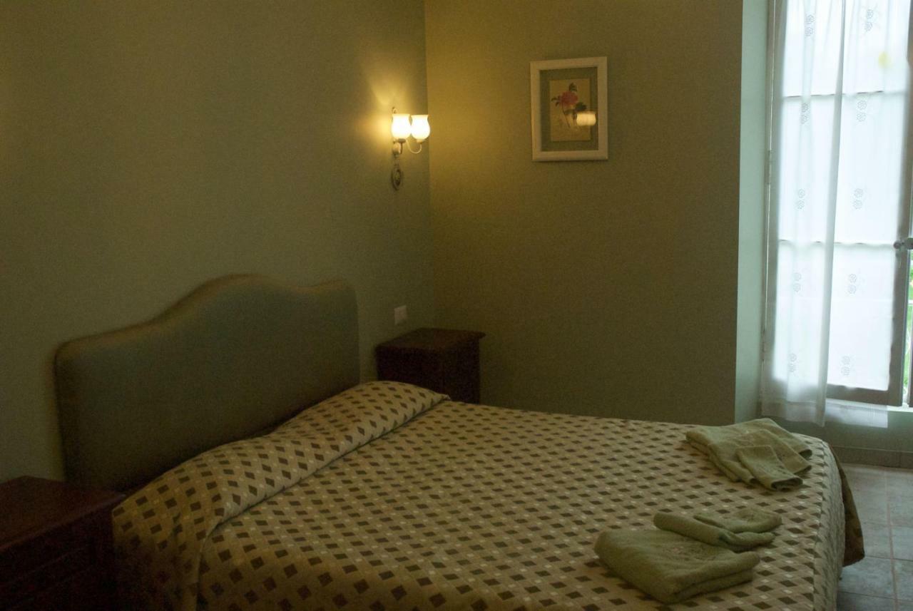 לה רושפוקו Le Clos Des Cedres B&B מראה חיצוני תמונה